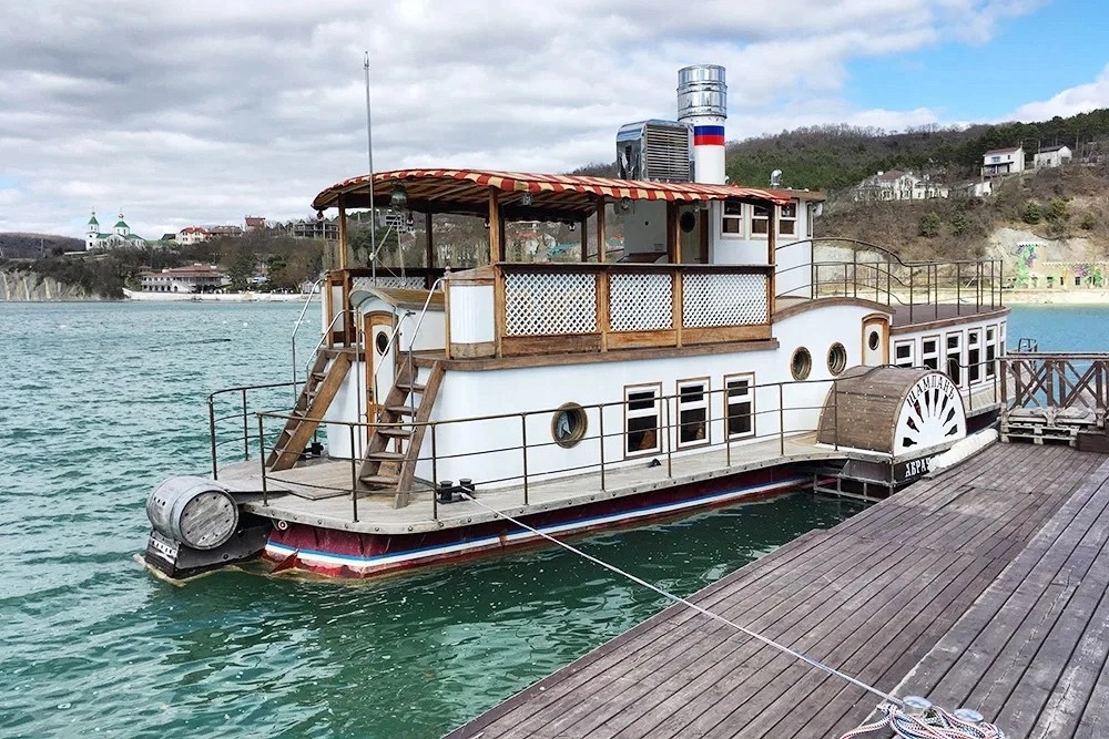 Ретро теплоход абрау дюрсо. Корабль шампань абрау дюрсо. Пароход шампань абрау дюрсо. Пароход шампань абрау дюрсо. Абрау дюрсо корабль.