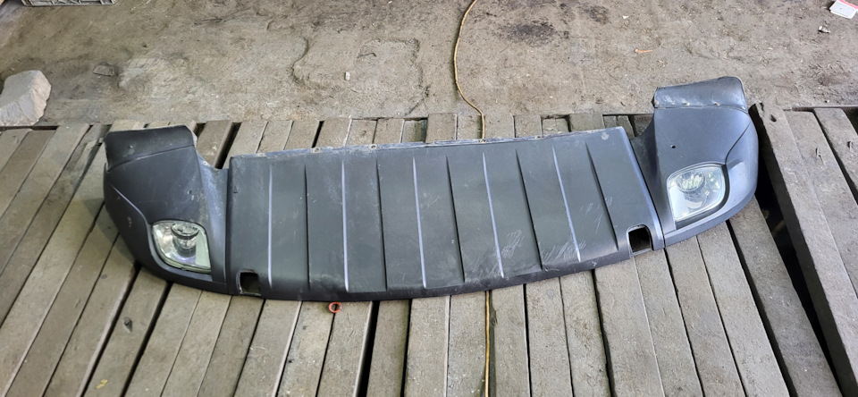 Губа переднего бампера с туманками. Б/у | 10 000 ₽ в городе Саратов ...