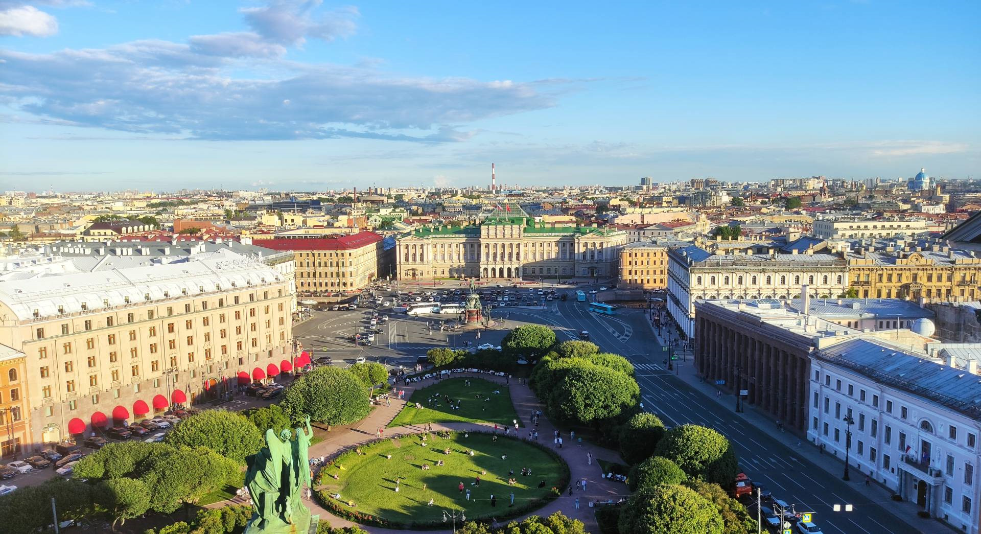 Петербург 10. Крыши Питера. Санкт-Петербург вид с крыши. Крыши Петербурга фото. Бертгольд центр Санкт-Петербург вид с крыши.