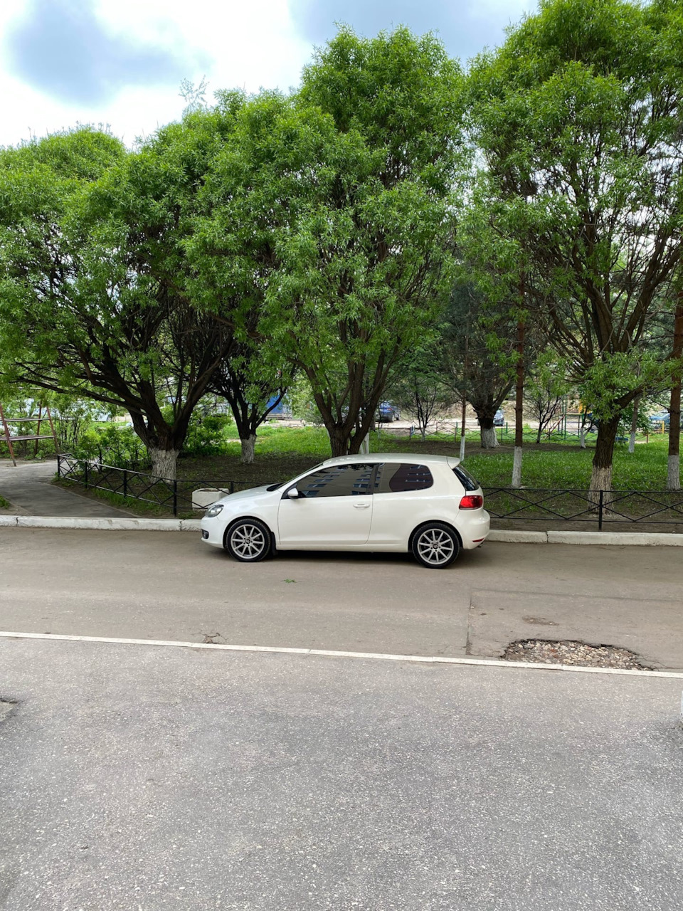 #25 Бокс на крышу Cayman, рейлинги и поезда в СПБ. — Volkswagen Golf ...