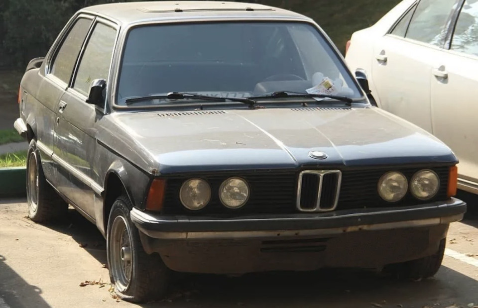 Вот такой она была раньше, до того, как ей «владели» реальные собственники. — BMW 3 series (E21)