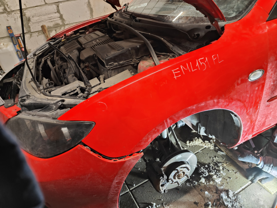 Замена переднего левого крыла — Mazda 3 (1G) BK, 1,6 л, 2007 года ...
