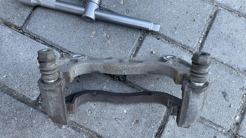 Стучит суппорт — Subaru Levorg (1G), 1,6 л, 2017 года | поломка | DRIVE2