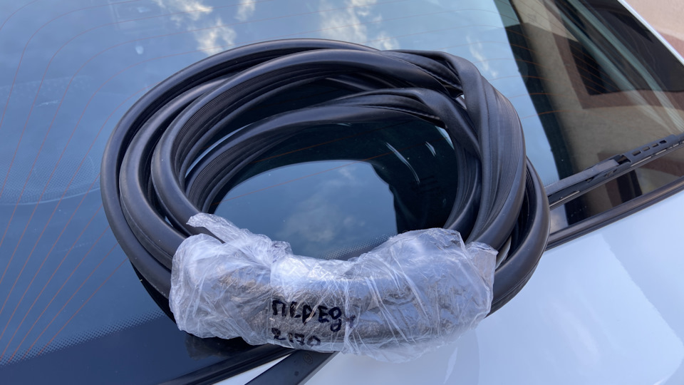 Замена уплотнительных резинок передних дверей. — Lada Приора хэтчбек, 1 ...