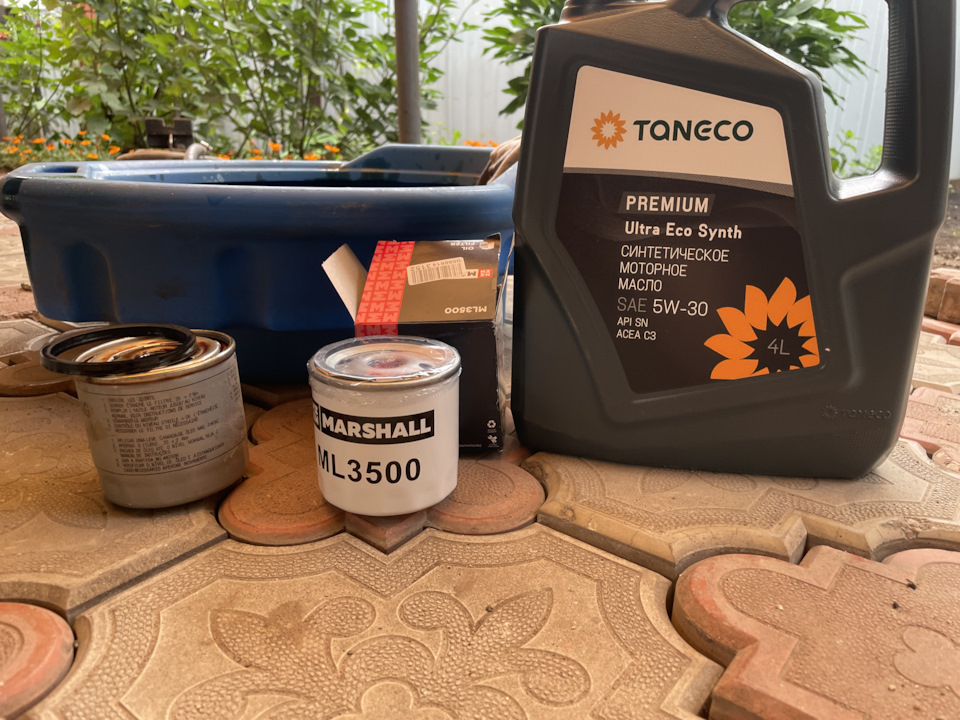 TANECO 5W30 Premium Ultra Eco Synth VW504. Фильтр Marshal — Skoda Octavia A8 Mk4. Запчасти на фото: ML3500