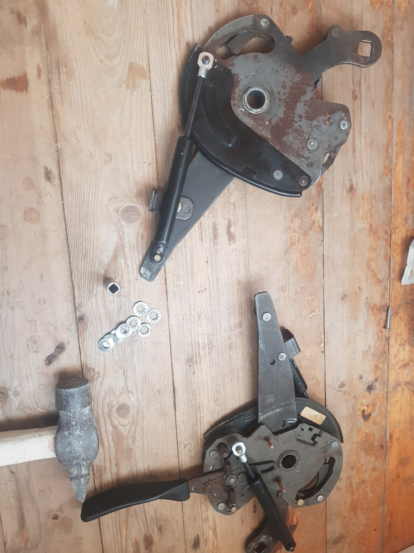 Замена амортизаторов (пневмолифт) в сиденьях МТ. — DRIVE2