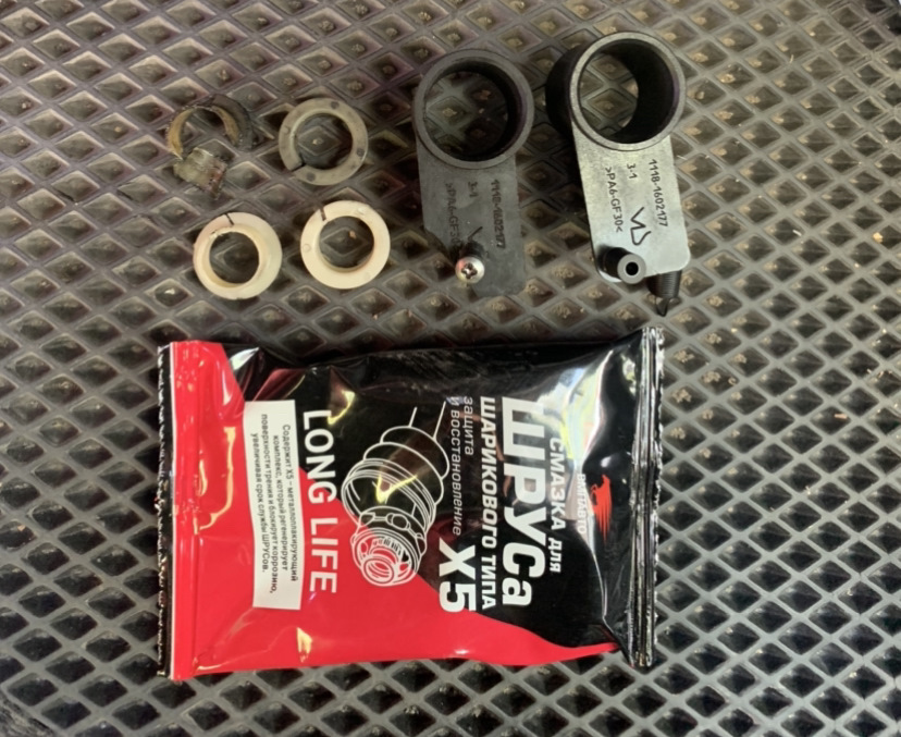 Замена тросика сцепления — Lada Гранта, 1,6 л, 2012 года | своими ...