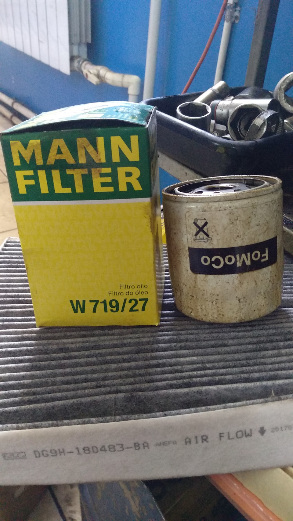 Слева новый, он длинее — Ford Mondeo V. Запчасти на фото: W71927