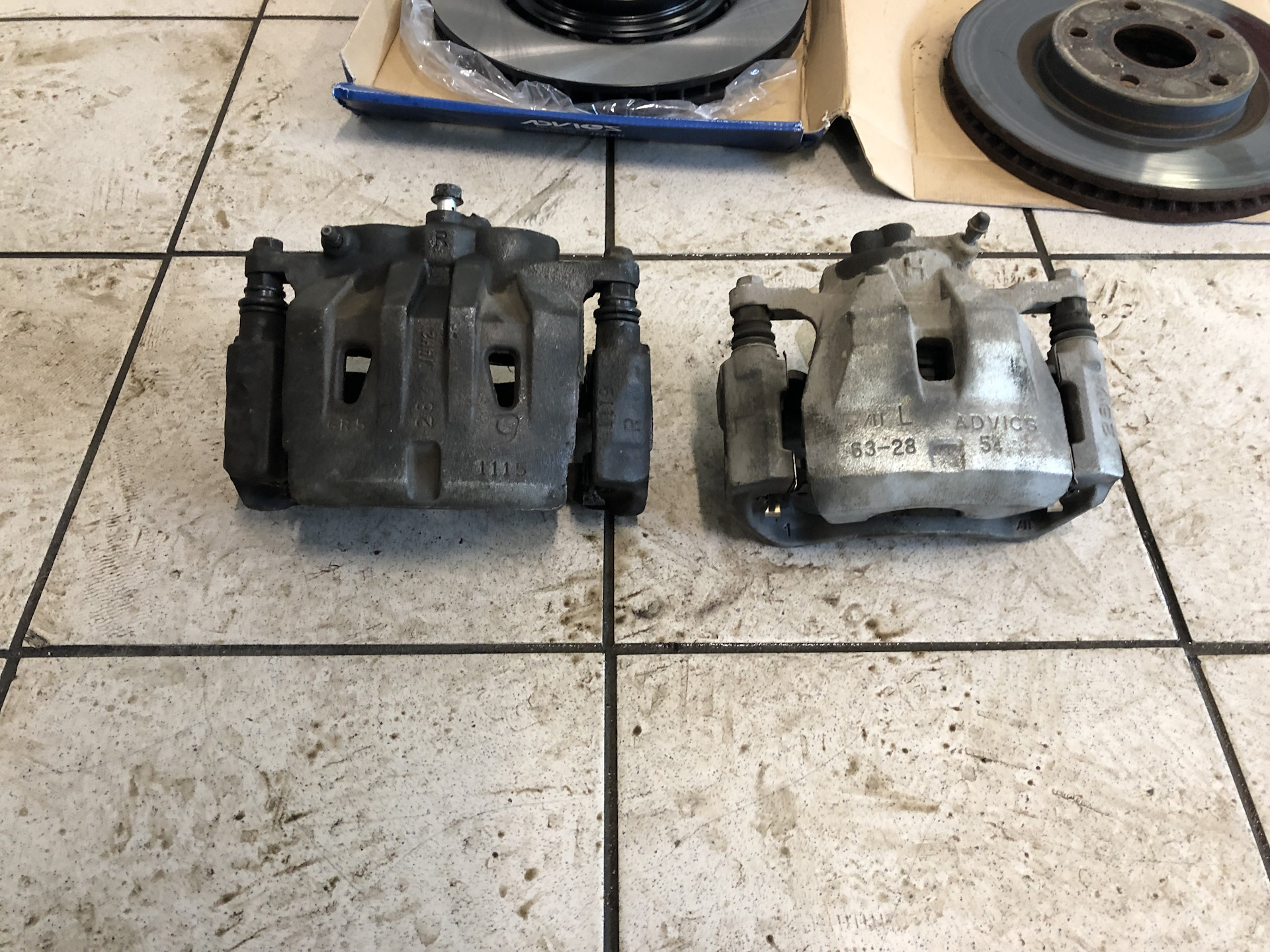 Суппорта toyota 40t28 2-х поршневые. Передний суппорт highlander 2. Суппорт тормозной камри 40. 4775048110 суппорт тормозной. Суппорт хайлендер.