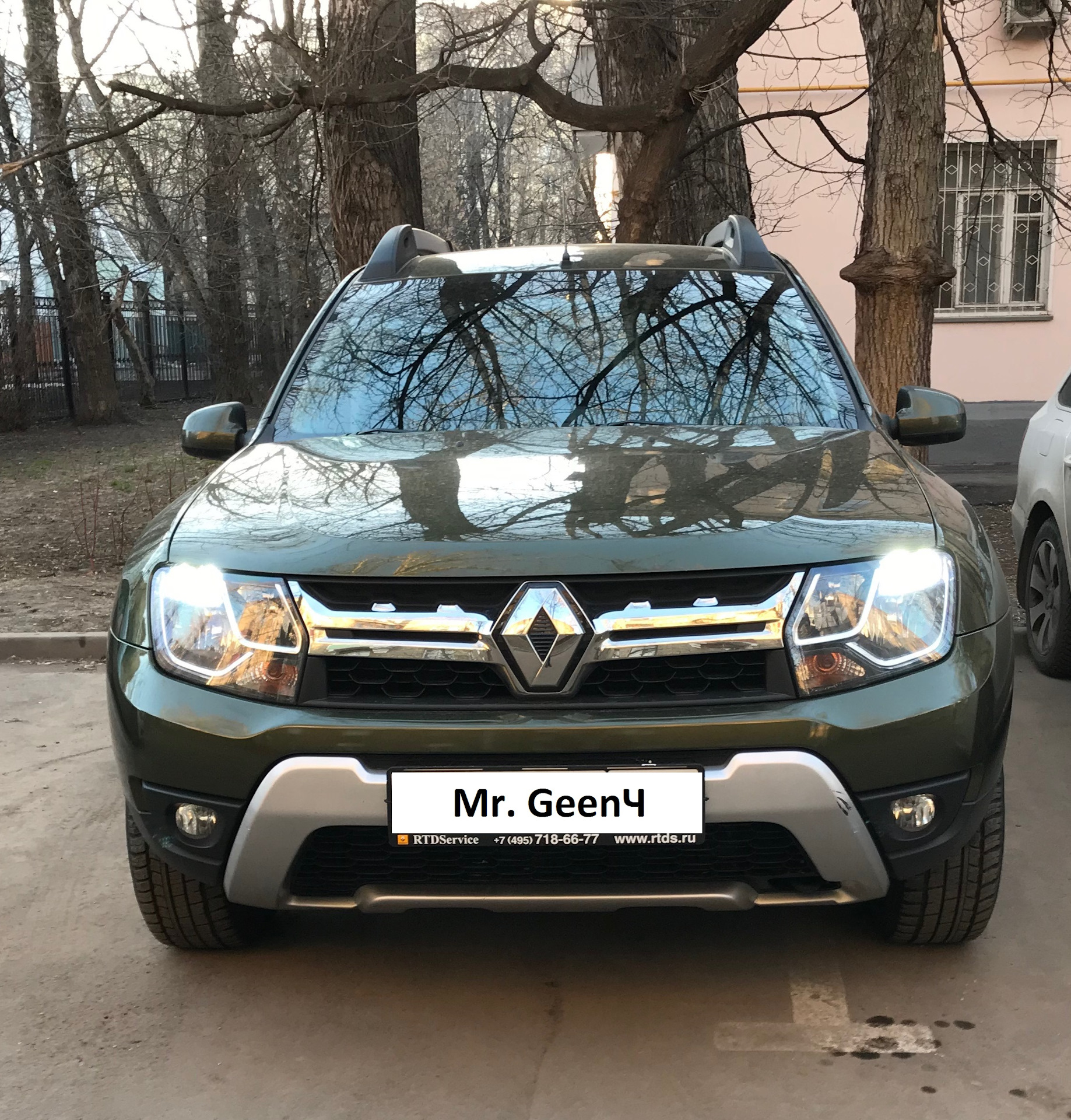 Света дастер. Renault Duster 2015 ДХО. ДХО Рено Дастер 2013. Дневные ходовые огни на Рено Дастер. Рено Дастер 2 Рестайлинг.