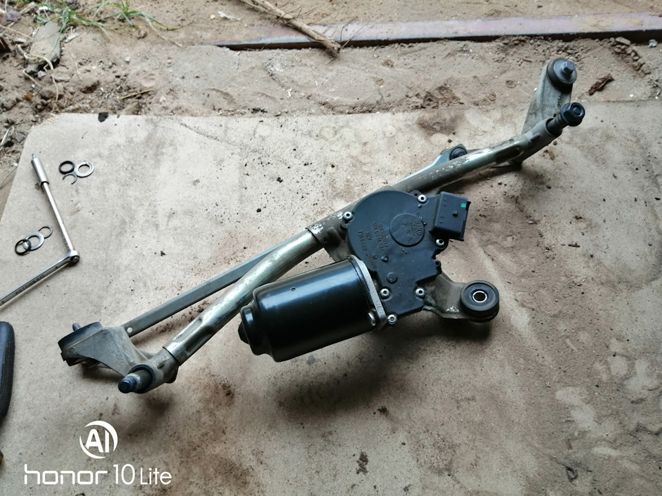 Смазка трапеции дворников — Renault Megane II, 1,6 л, 2008 года ...