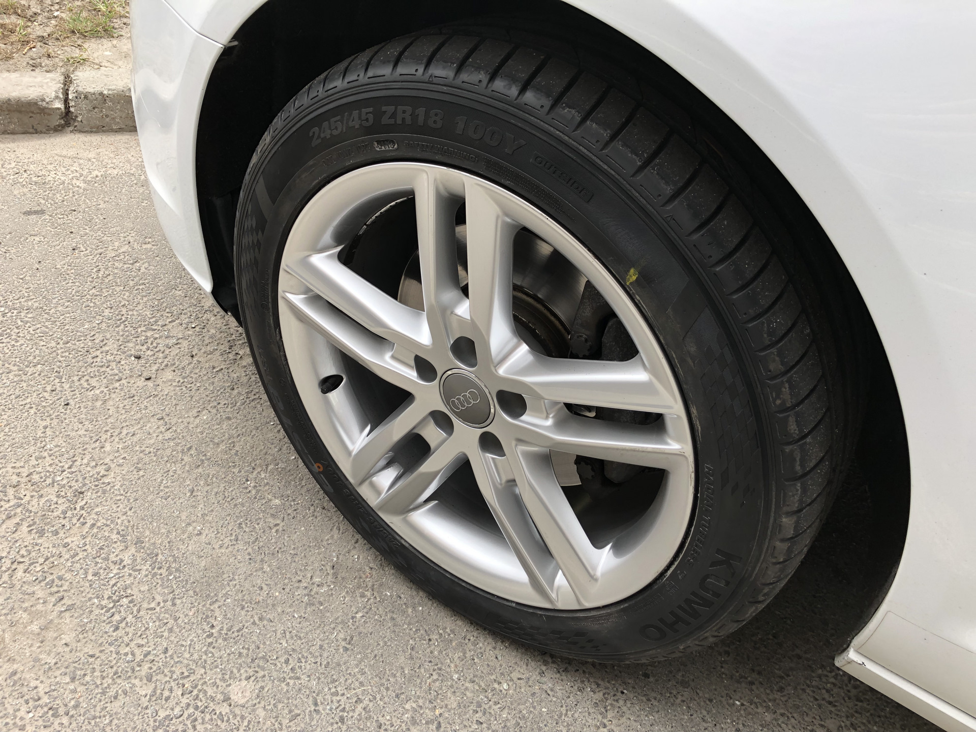 245/45 r18. 245/45/18 на вольво. 245 45 18 e60. 245 45 18 колесо. 235 45 18 8j.