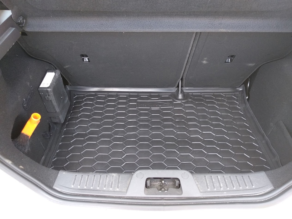 ЕVA коврики в салон + резиновый ковер в багажник — Ford Fiesta (Mk VI .