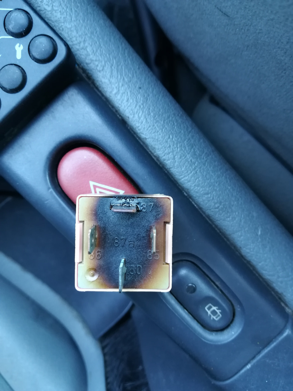 (Сандеро) реле бензонасоса — Renault Laguna I, 1,6 л, 1998 года ...