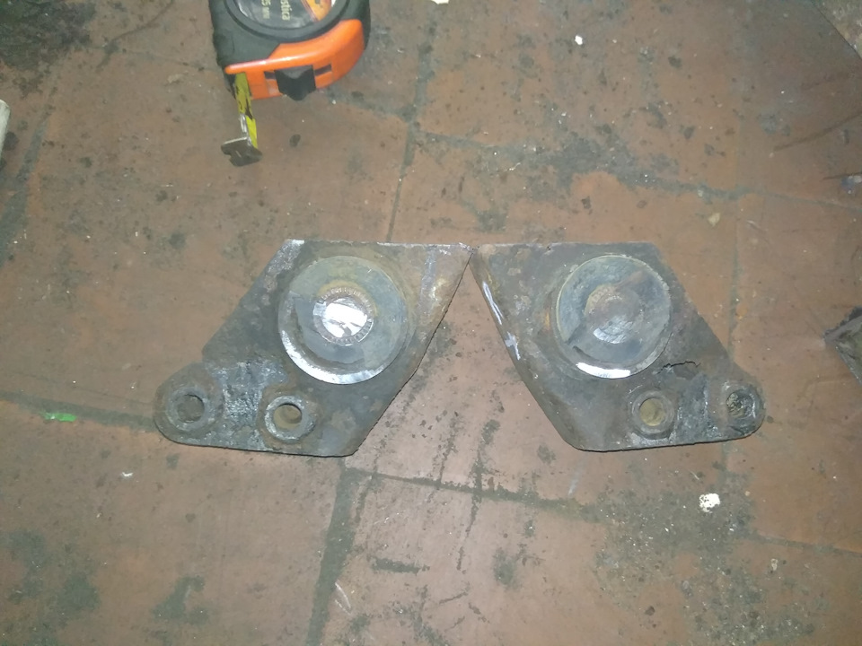 срезал с макета кронштейны — Mitsubishi Montero I