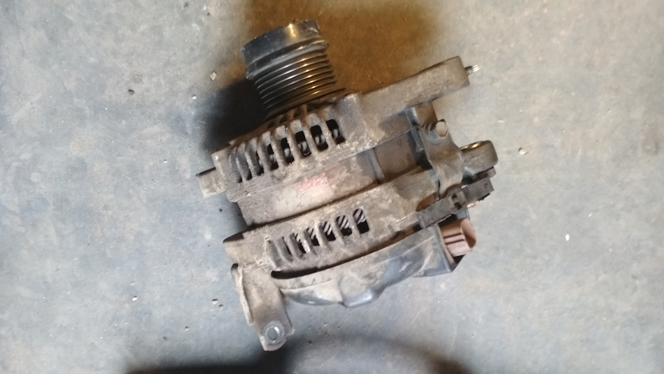 Попытка снять гену ( 0:1 раунд за Роллой) Toyota Corolla (110), 1,4 л, 1998 го