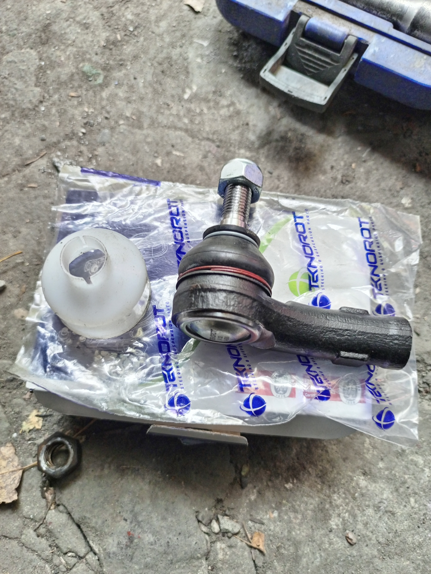 Замена наконечника рулевой тяги. — Volkswagen Golf Mk3, 1,6 л, 1994 ...