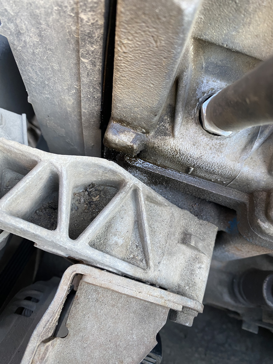 Течь масла ваз 2110 — LADA 21101, 1,6 л., 2005 года | поломка | DRIVE2