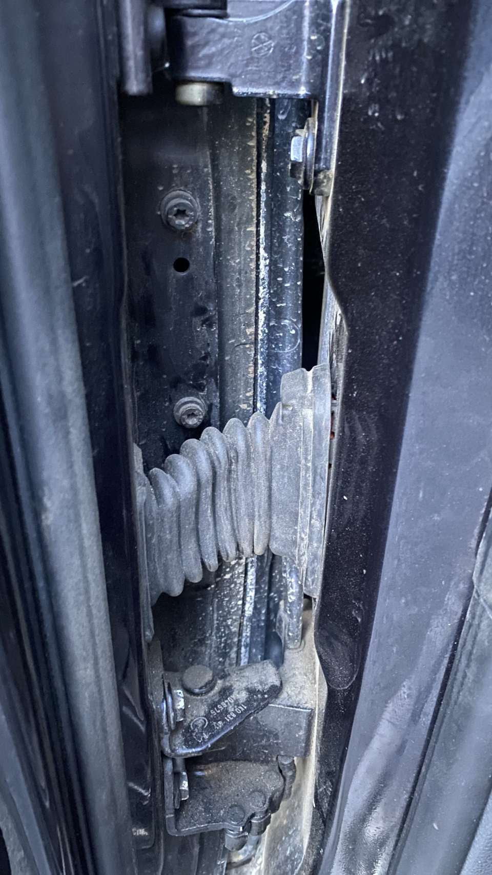 Гофра жгута двери — Volkswagen Jetta V, 1,6 л, 2007 года | электроника ...