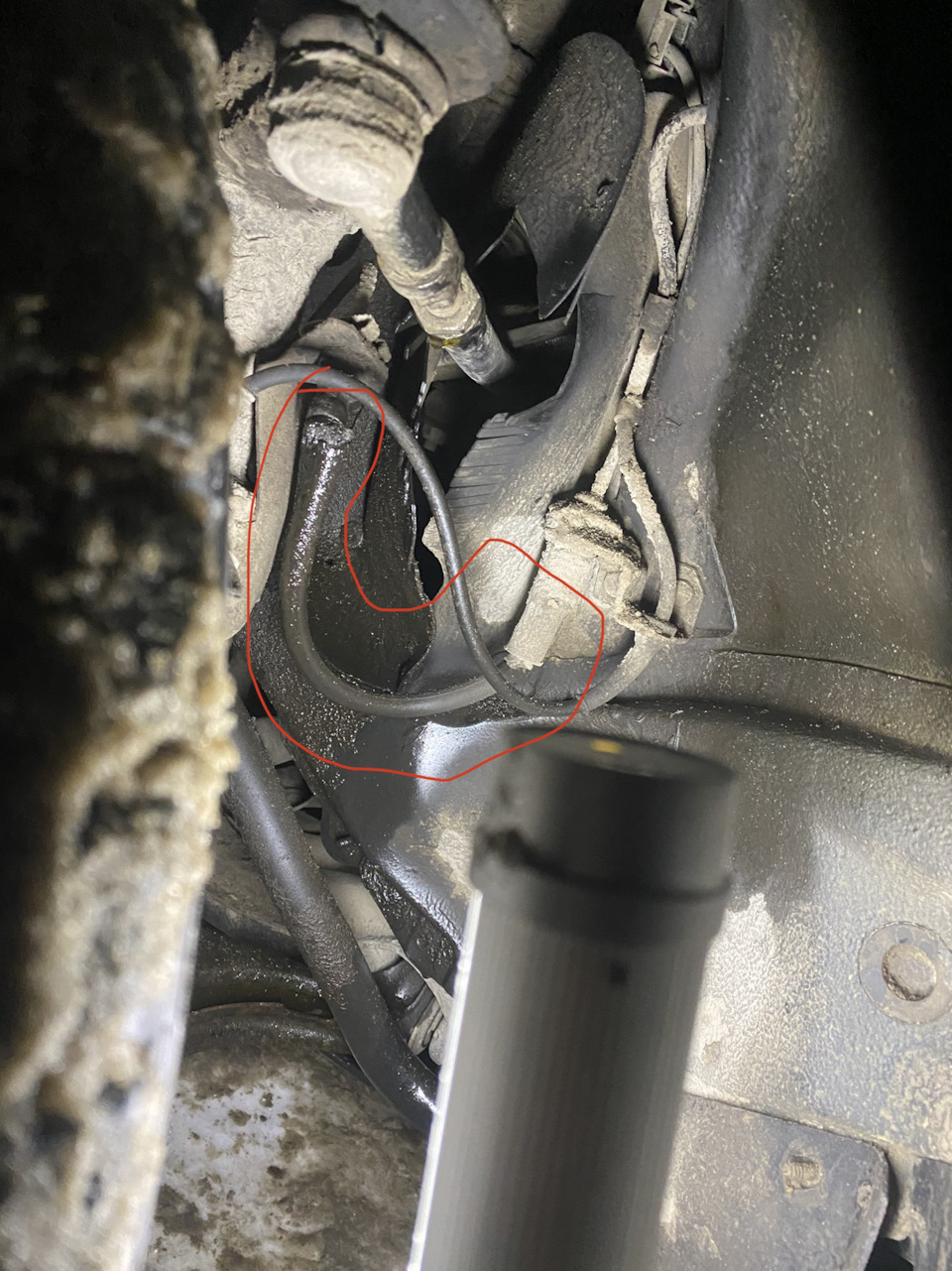 Порвался тормозной шланг — Audi 80 (B4), 2 л, 1994 года | поломка | DRIVE2