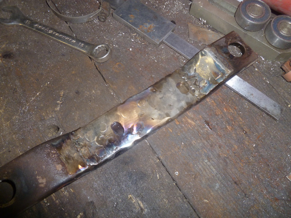 Латка на месте, пазы 9*14 сперва рассверлил ступенчатым сверлом, затем дремелем придал нужную форму. — Lada 2120 Надежда