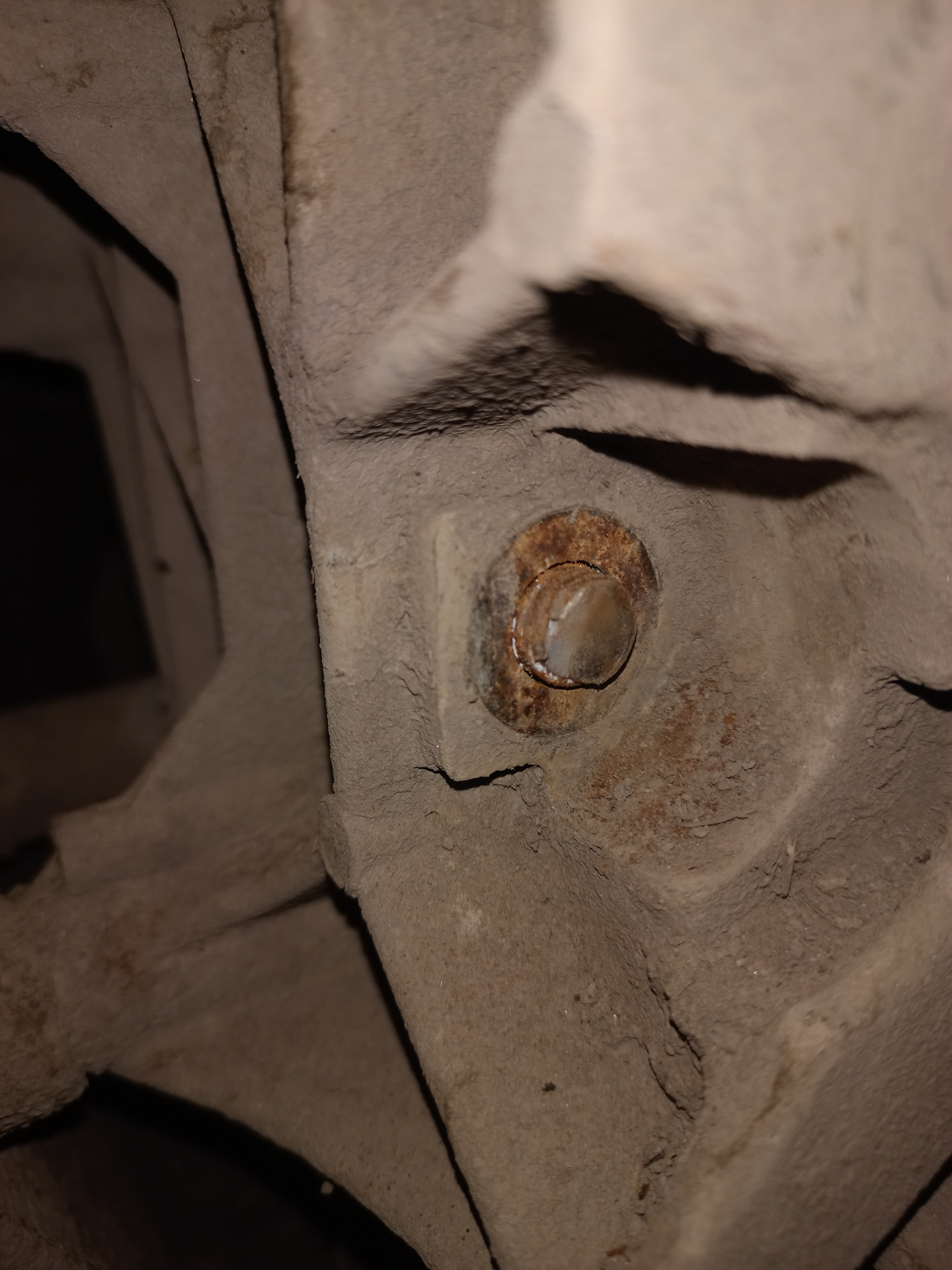 Замена болта крепления ролика натяжителя генератора Гранта — Lada ...