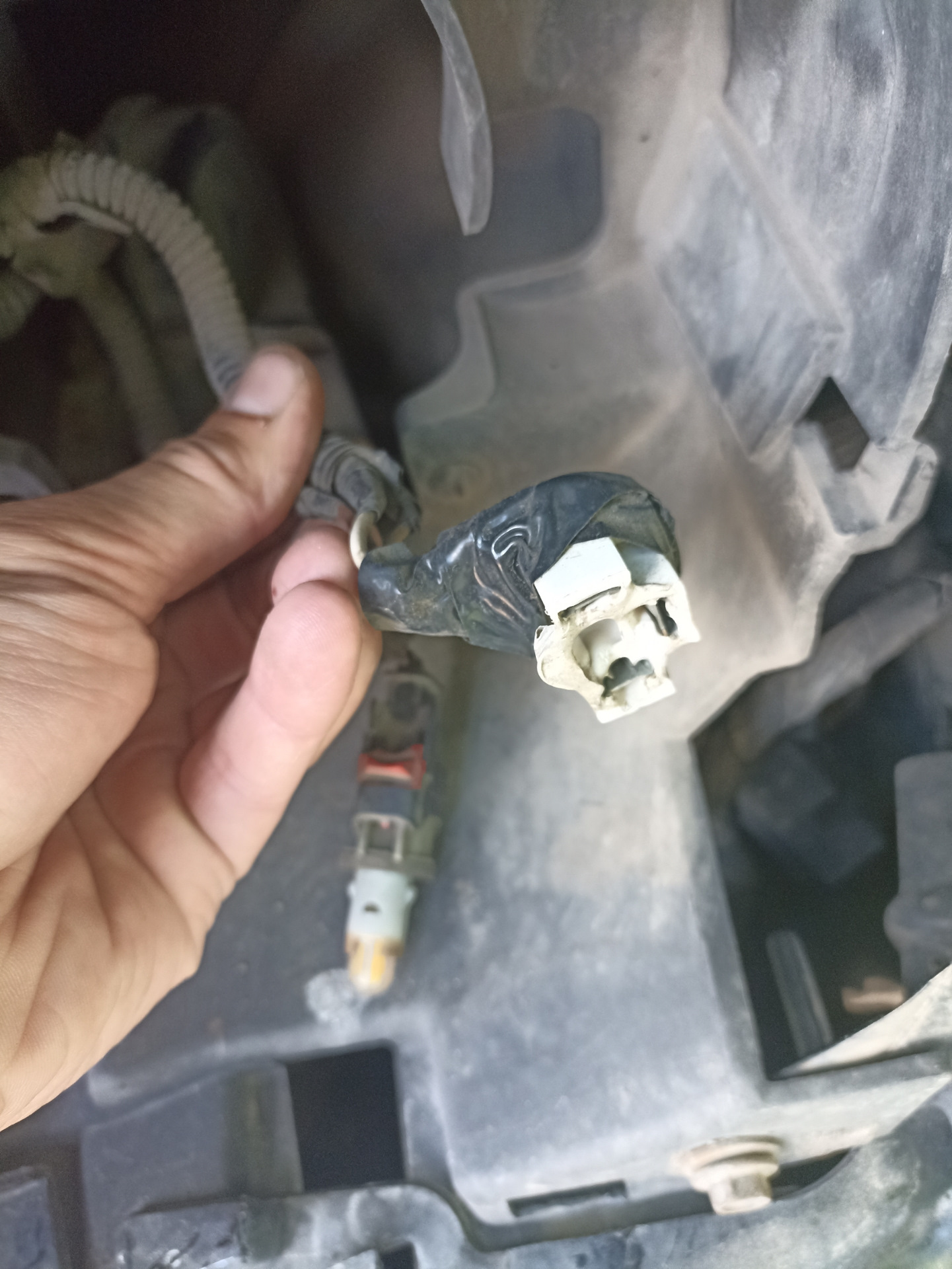 Замена цоколя передних фар — Jeep Cherokee (KJ), 3,7 л, 2022 года ...