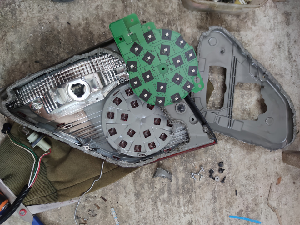 Перепайка светодиодов — Toyota Crown (S200), 2,5 л., 2010 года | своими ...