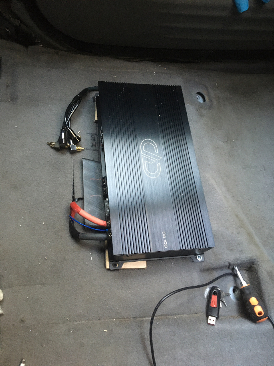 Беда-огорчение. Не играет 2 канала из 4х на усилителе. — Mazda MPV II ...