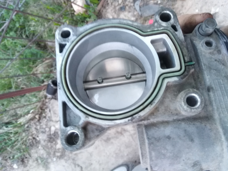 Промывка дросселя — Ford Focus II Hatchback, 1,8 л, 2009 года | своими ...