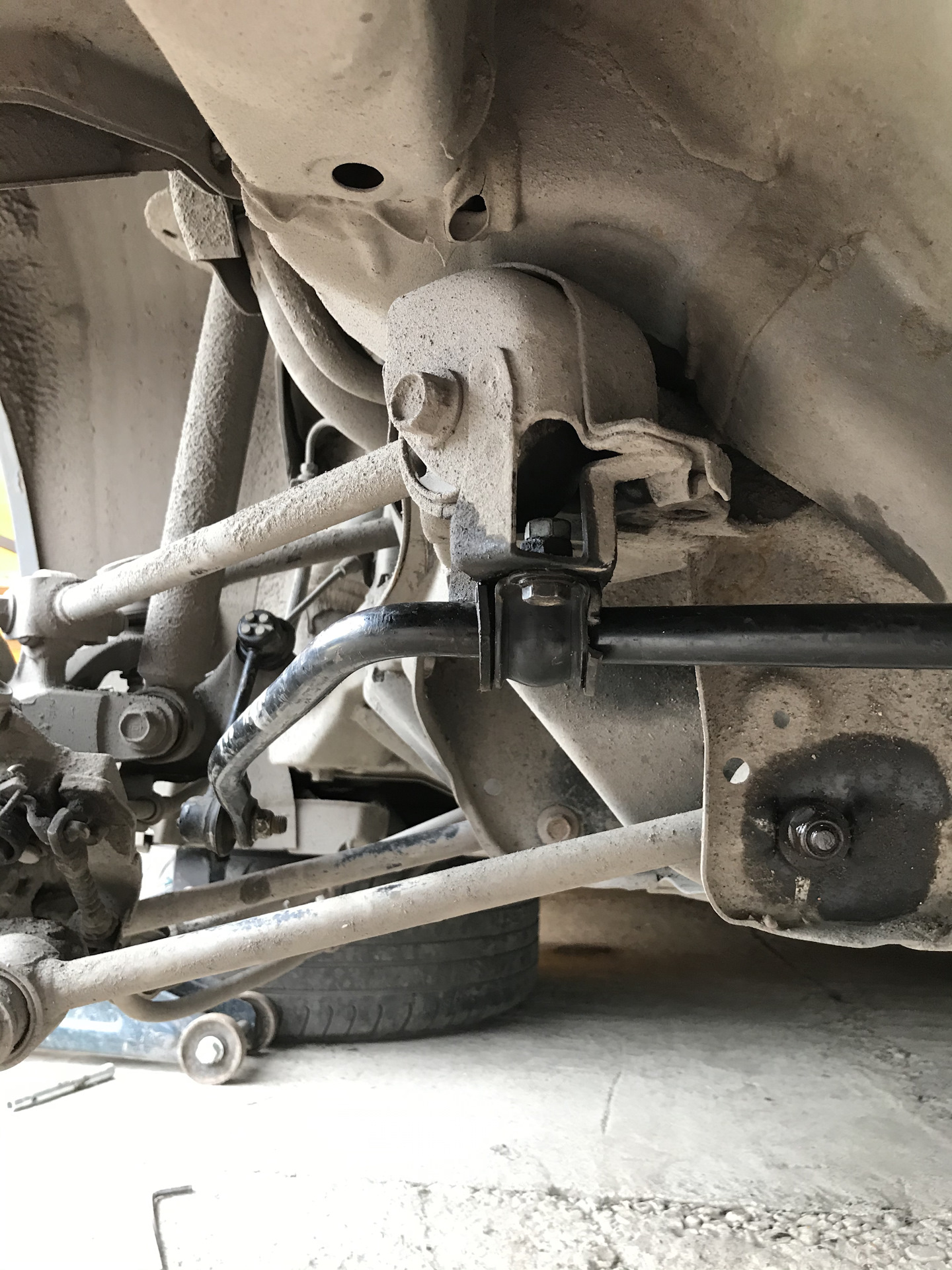 Стабилизатор аккорд 7. Хонда аккорд 4 стабилизатор передний. Стабилизатор аккорд 7. 4 ат. Стабилизатор аккорд 7.