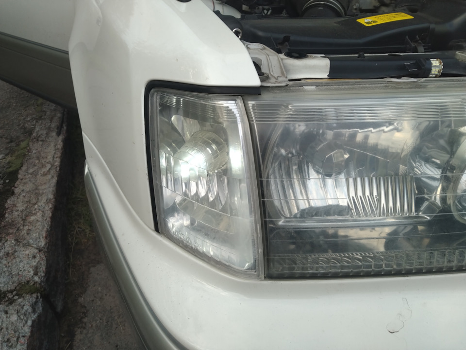 Поменял лампы в габаритах — Toyota Crown (S150), 2,5 л, 1999 года ...