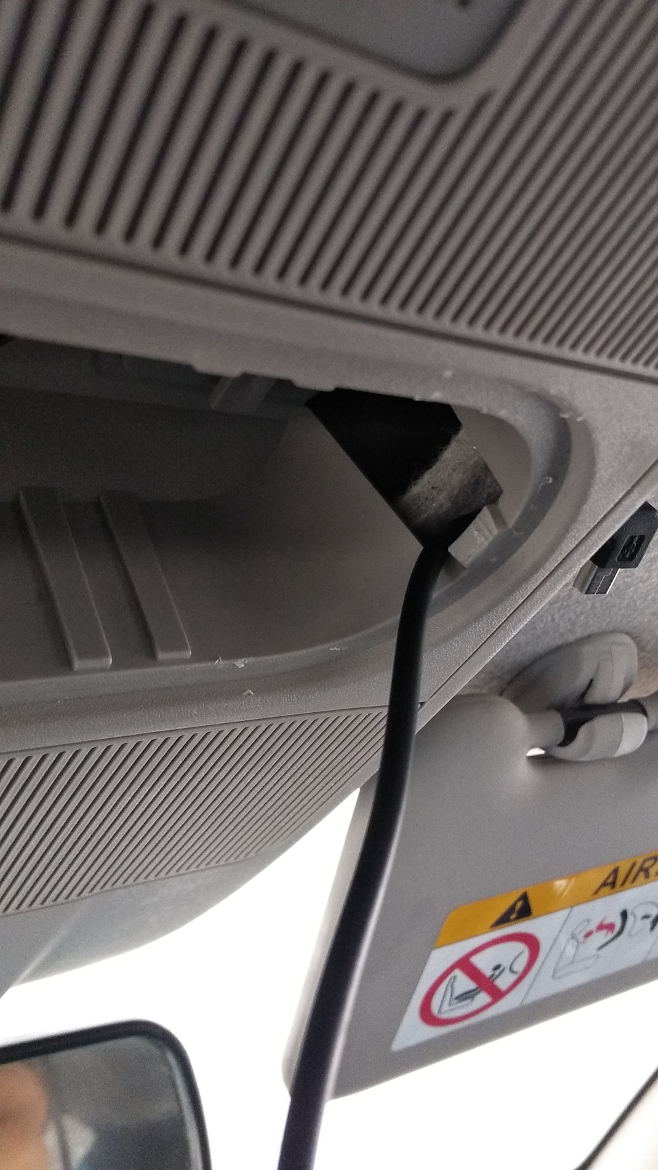 Как подключить видеорегистратор к плафону освещения рено дастер