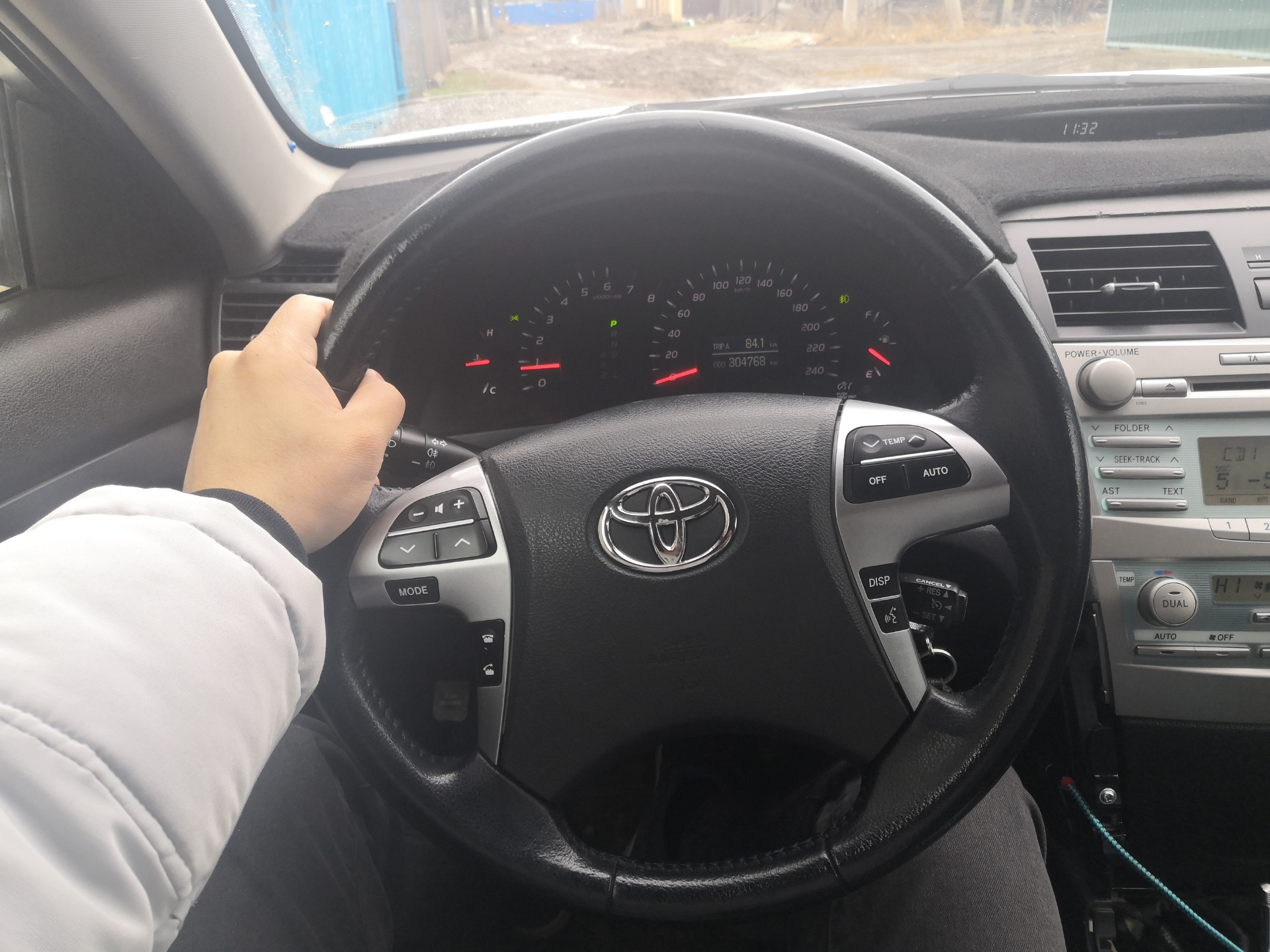 Подушка камри. Toyota Camry 40 горит подушка безопасности. Toyota Camry 40 2.4 горит подушка безопасности. Тойота Камри 40 2.4 горит подушек. Тойота Камри xv40 замок слева на панели.