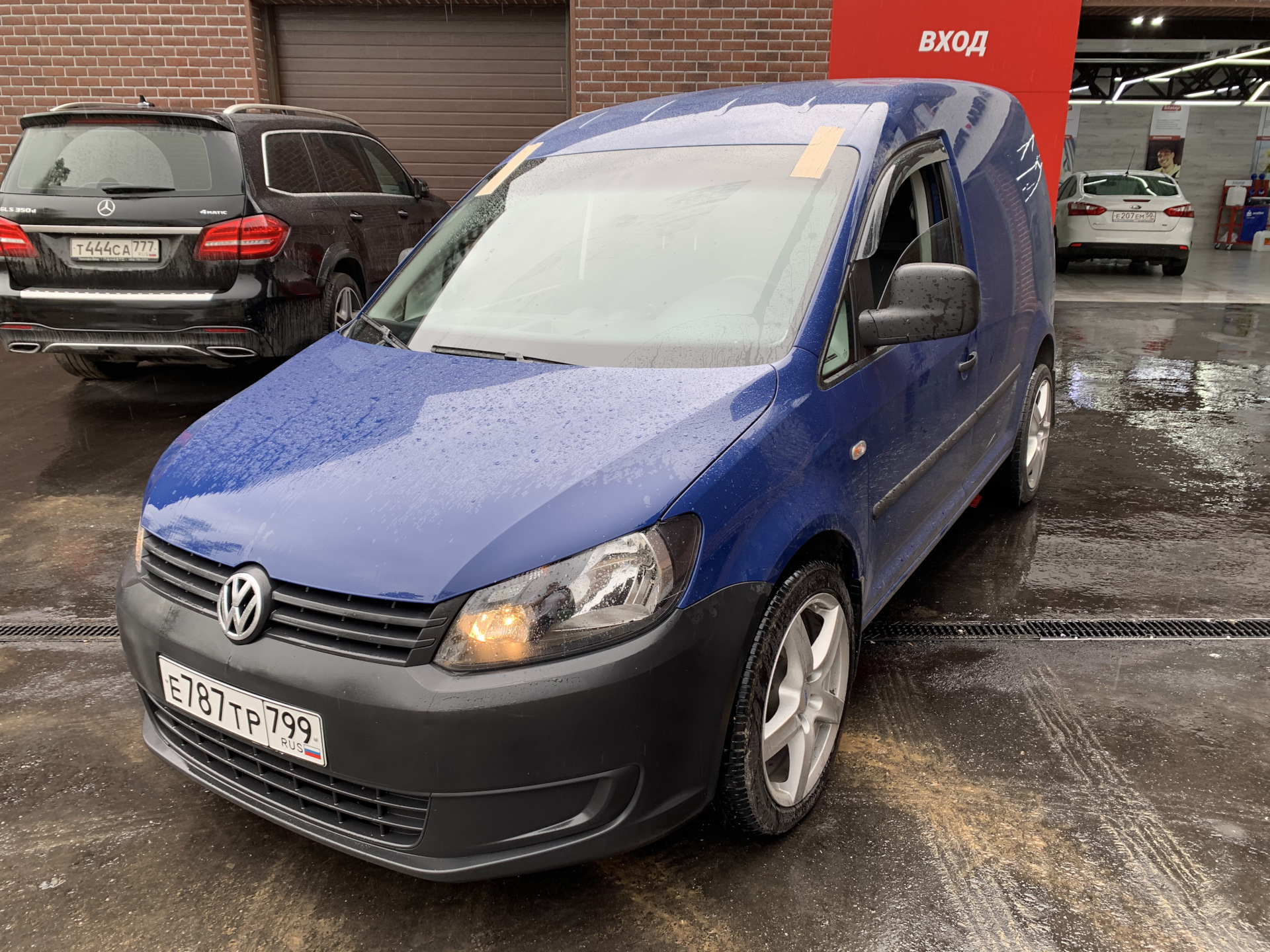 Фольксваген кадди 2.0 дизель. Volkswagen Caddy лобовое стекло. Стекло Volkswagen Caddy. Стекло Volkswagen Caddy 3. Лобовое стекло Volkswagen Caddy 3.