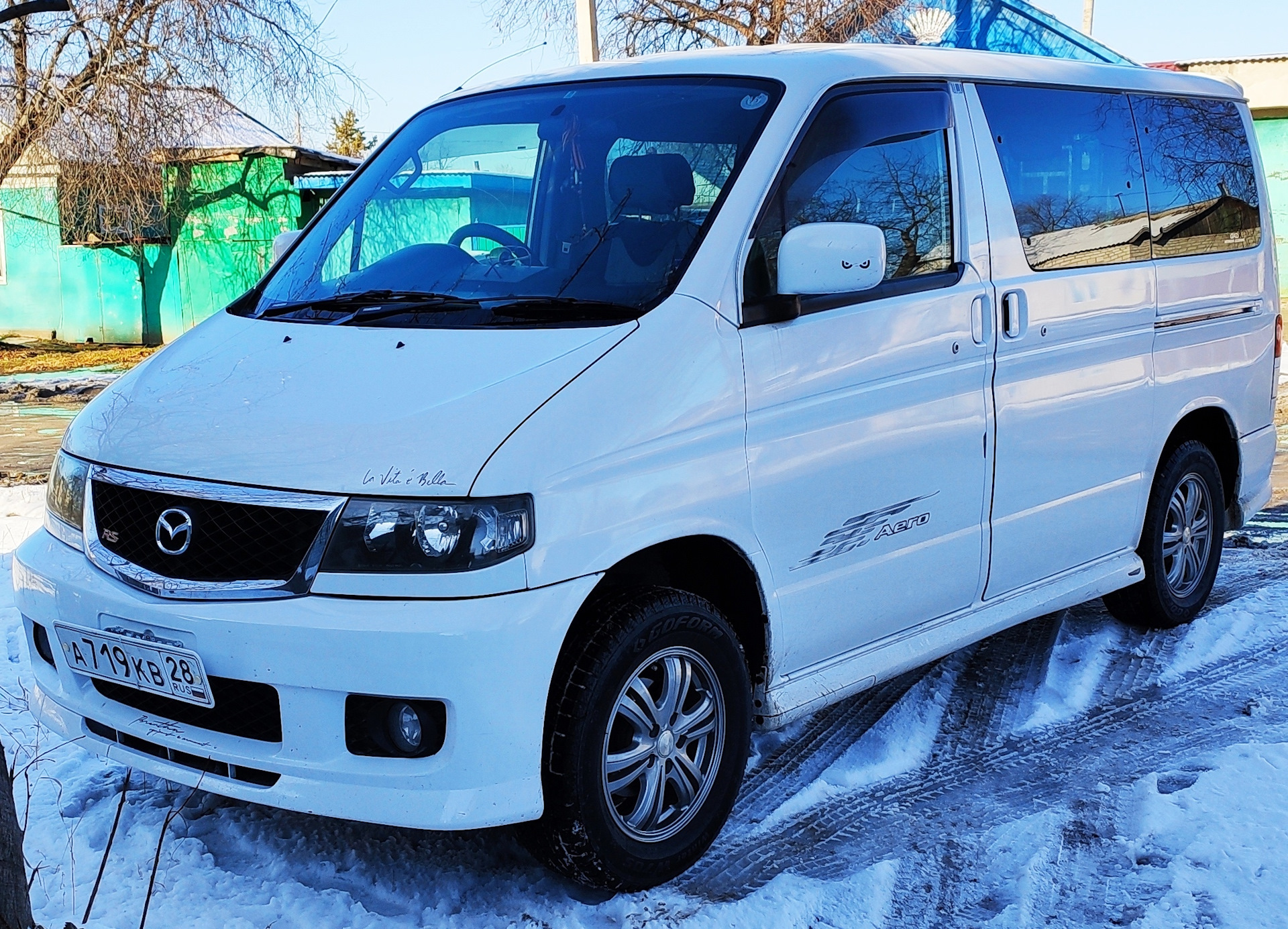 Дром иркутск автомобили. Mazda Bongo 2001. Мазда Бонго Френди 2001. Mazda Friendee 2001. Мазда Бонго Френди 2001 год.