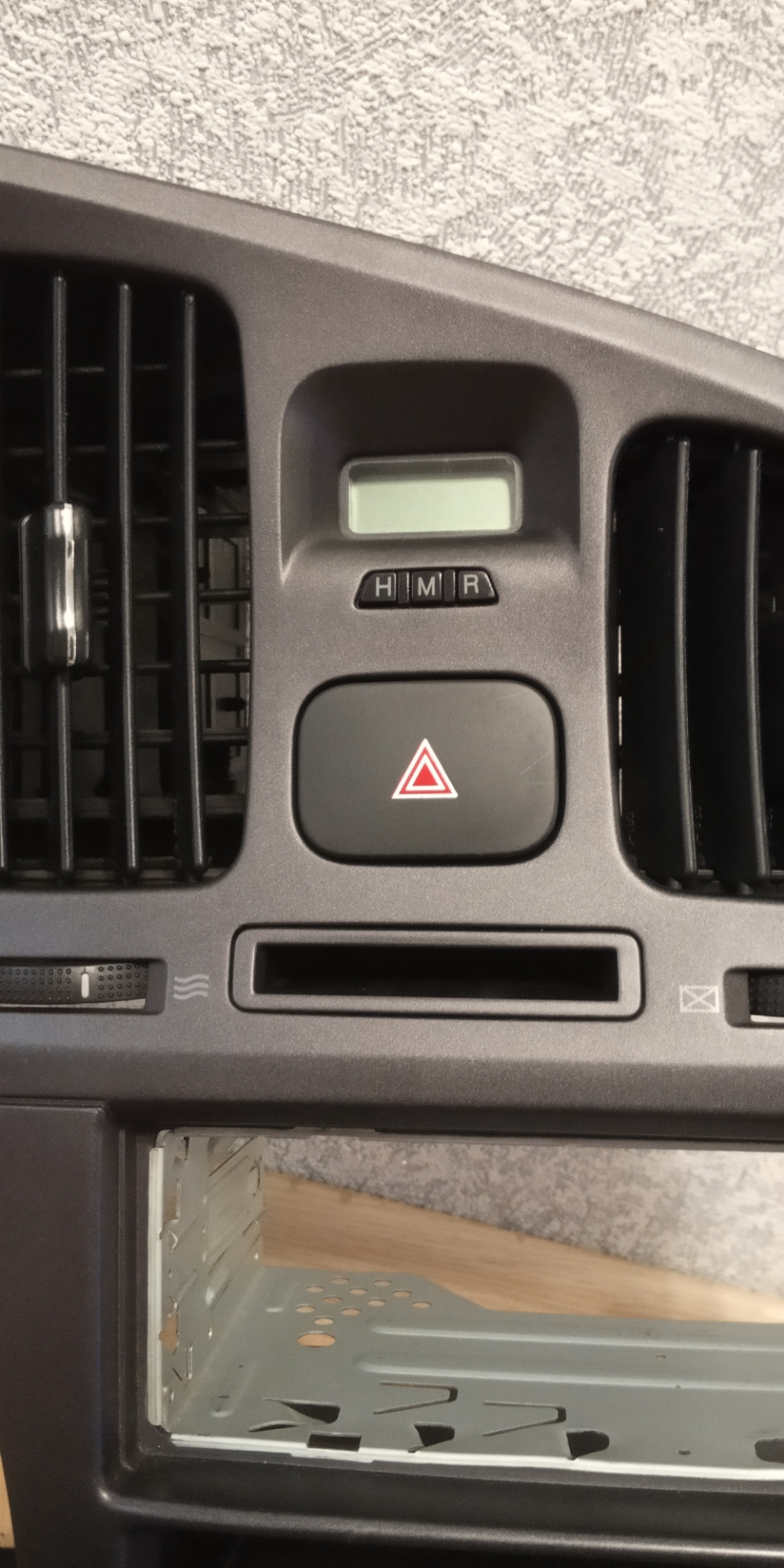 Чёрная кнопка аварийной сигнализации — Hyundai Elantra (3G), 1,8 л ...