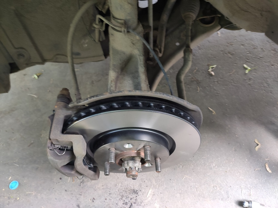 Передние тормозные диски и колодки. Замена. 136213 км — Nissan X-Trail ...