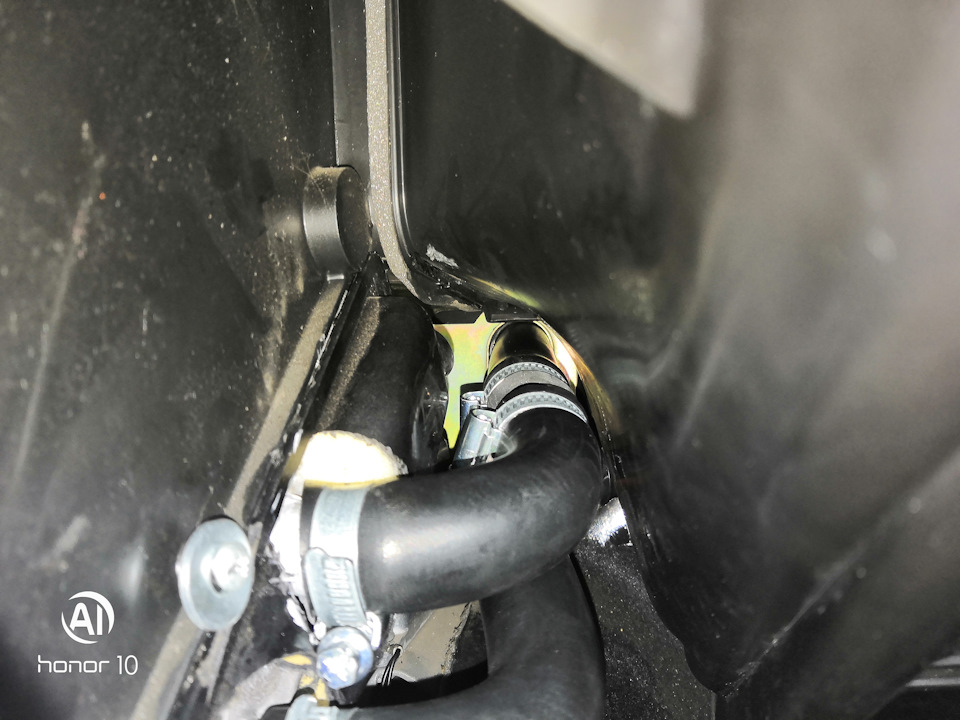 То самое место, где мало места — Chevrolet Niva GLX