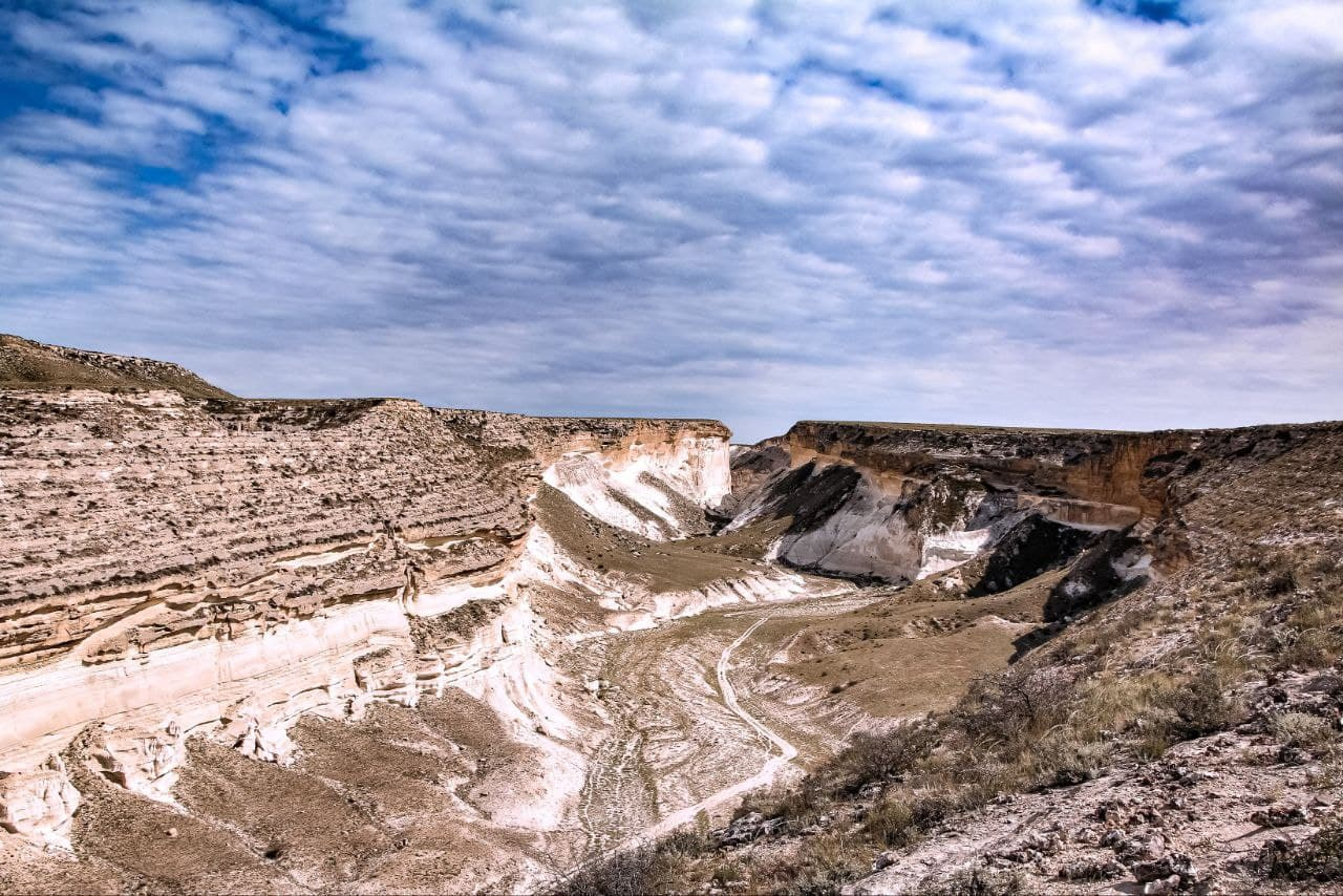 Западный казахстан. Казахстан г. Шевченко карьер 2,3 фото. Горы уши 50° 8′ 5.58″ n, 45° 19′ 28.44″ e.