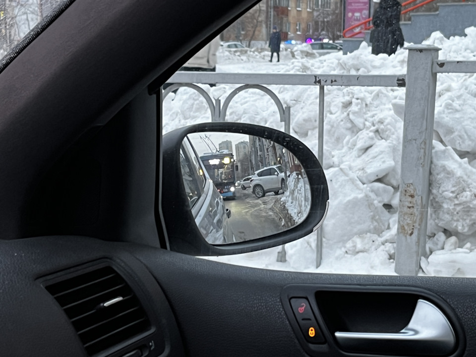 Правое асферическое зеркало и антенна gps. — Volkswagen Golf Mk5, 1,6 л ...