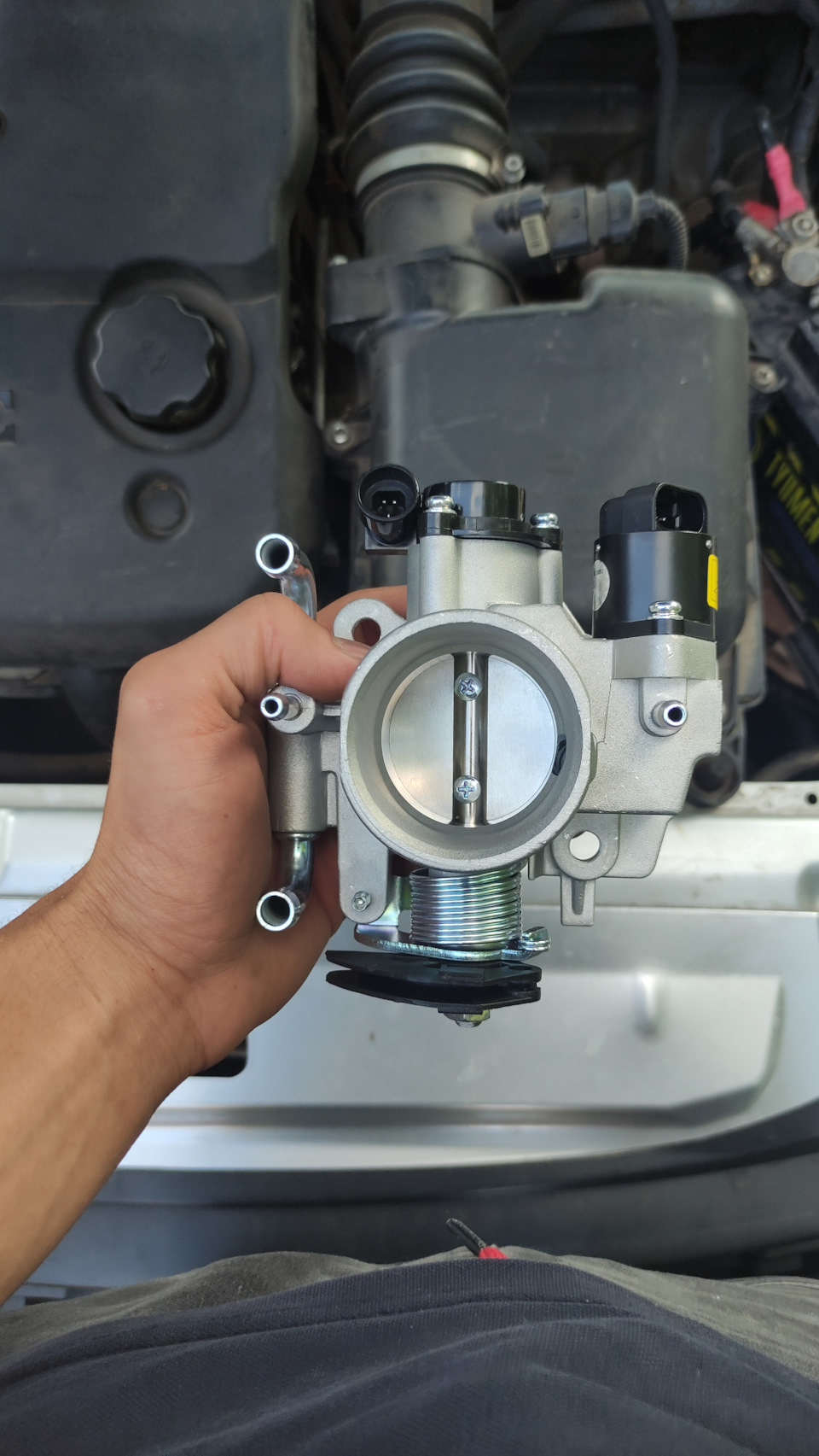 Замена дроссельной заслонки — Lada Приора хэтчбек, 1,6 л, 2010 года ...