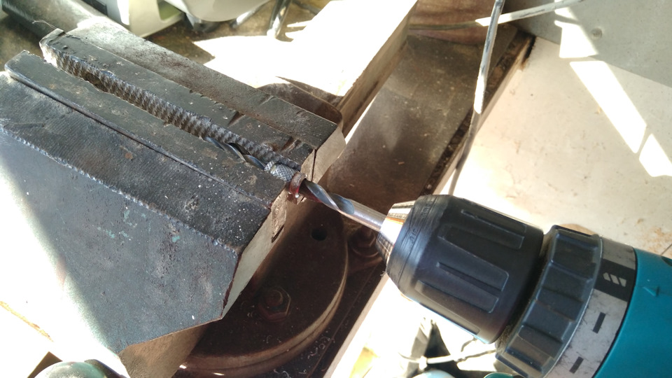 Сверлю отверстия во втулках — Chevrolet TrailBlazer (2G)