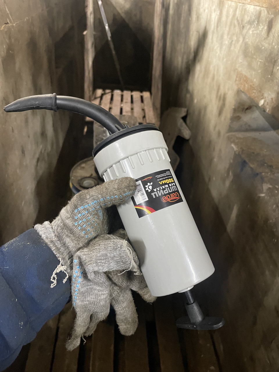 Для этого купил вот это. Опплевался, испачкался весь в масле и выкинул. Благо вспомнил, что у меня был шприц на 160мл и трубка к нему, которые я ранее использовал для прокачки тормозной системы. — Suzuki SX4 (1G)