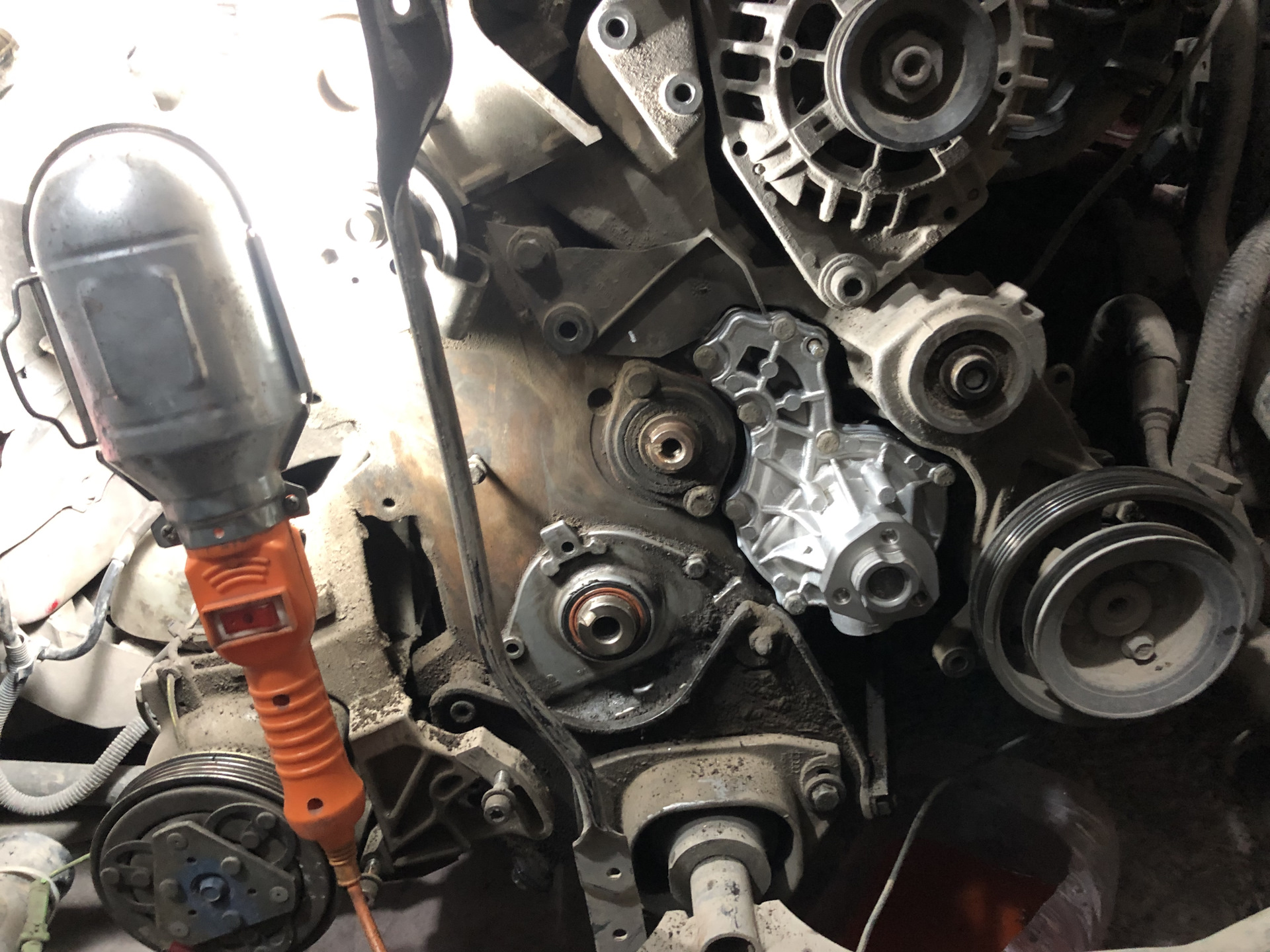 замена помпы пассат б7