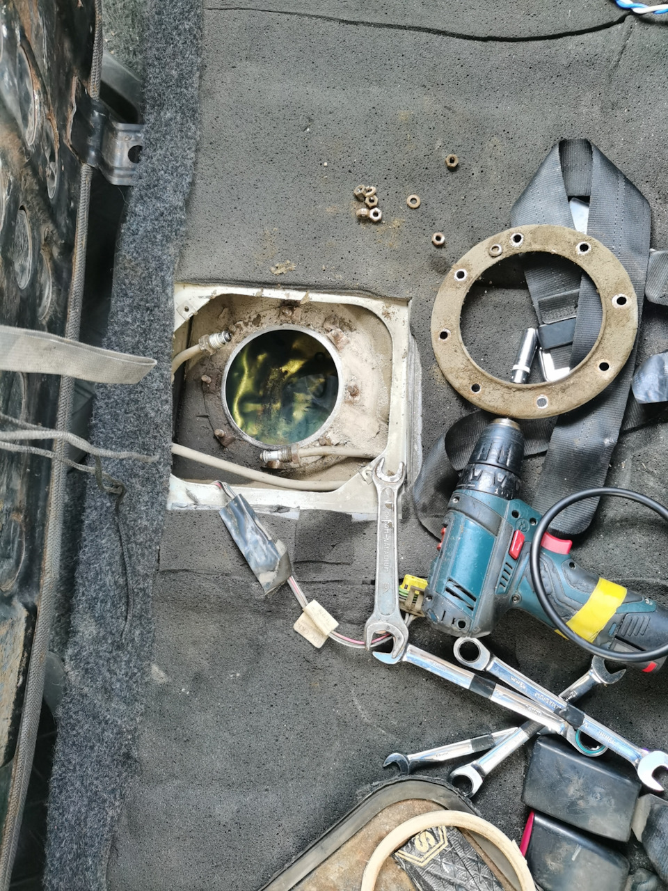 Запах бензина в салоне на кочках, начнём с маленького — Lada 2115, 1,6 ...