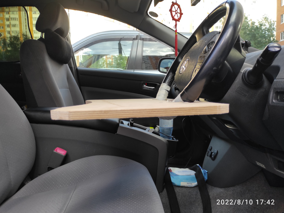 Столик на руль — Toyota Prius (20), 1,5 л, 2008 года | другое | DRIVE2