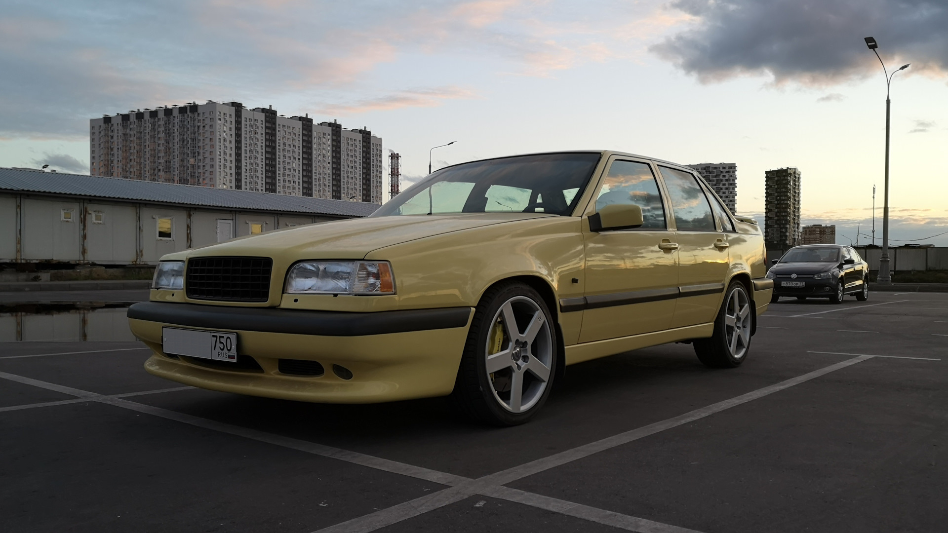 Volvo 850 2.3 бензиновый 1995 | T-5R Cream Yellow на DRIVE2