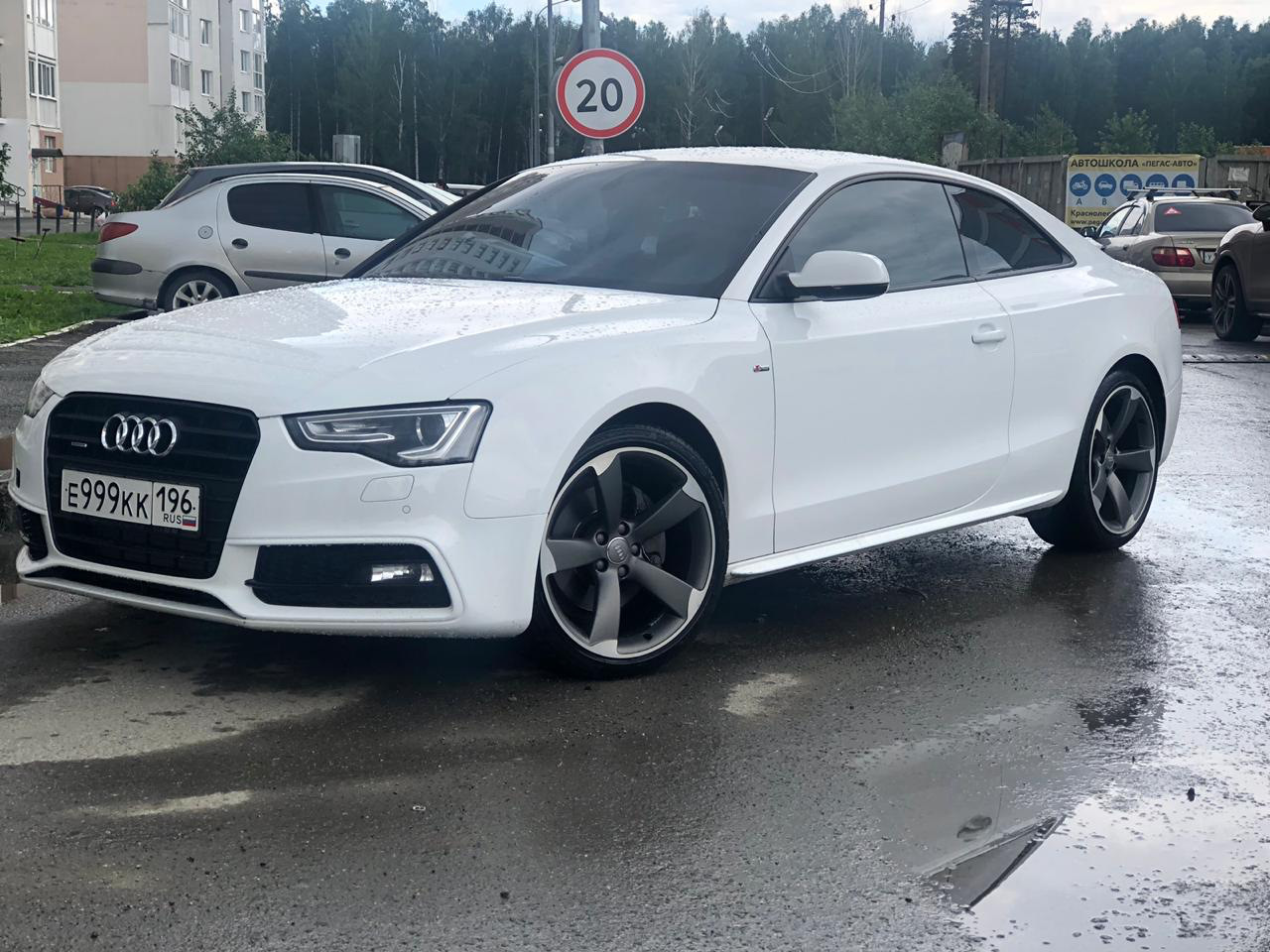 Roma a5 white. Audi a5 тонированная. Ауди а5 купе тонировка. Ауди а5 белая тонированная. Ауди а4 белая тонированная 2010.