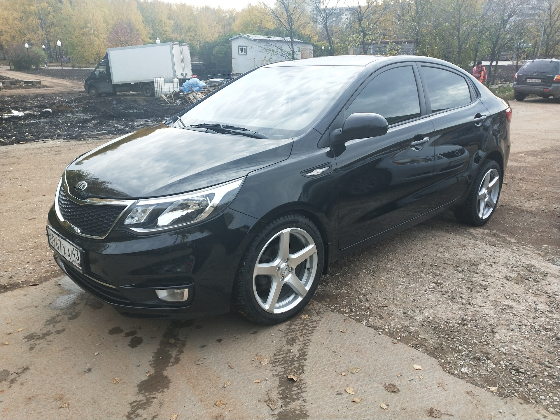 Рио 1.6 автомат отзывы. Kia Rio Black 1.1 Diesel. Кия Рио 3 поколение на 215 резине.